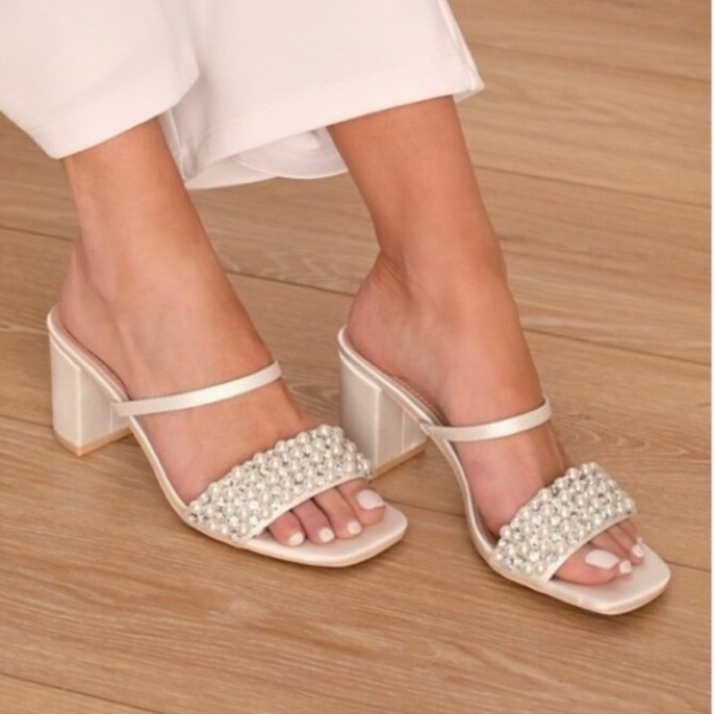 Lulu's Wedding Bridal Pearl-Embellished Ivory Block Heel Sandals in Size 7